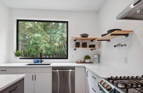 Westholme House | Backyard bliss! River side home in Chemainus