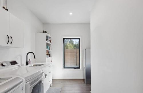 Westholme House | Backyard bliss! River side home in Chemainus