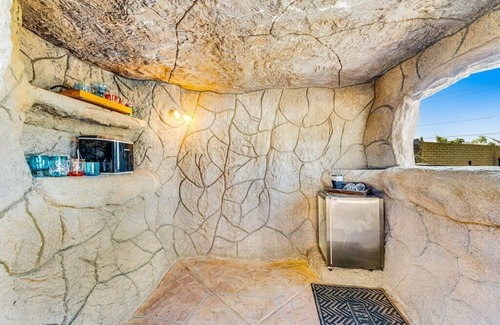 Mesa House | Backyard Oasis Ideal for Spring/Summer! Pool, Misters, Bluetooth Speakers + more