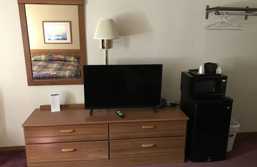 Lake Hallie Hotel | Badger Motel