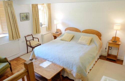 East Chinnock Bed & Breakfast | Bagnell Farm Cottage