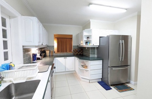 Orange Hill Villa | 'Bago Breeze' a blissful 4-bdrm villa by the Sea