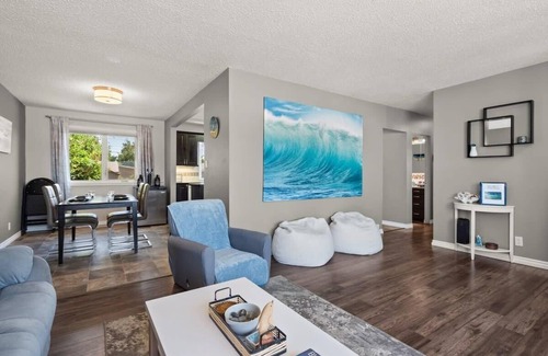Drumheller House | Bahama Breeze-Beach-Themed Home-Hot Tub & Cozy