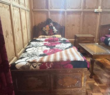 Sudarbal Boat Rental | BAKTOO palace PREMIUM HOUSEBOAT