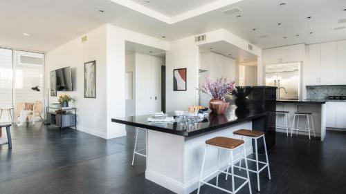 Bankers Hill Apartment | Balboa I by AvantStay - Stylish Condo Balboa Park Adjacent w Views