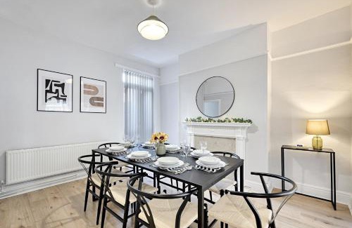 Bootle House | Balfour House - Air Host & Stay - Sleeps 8, free parking