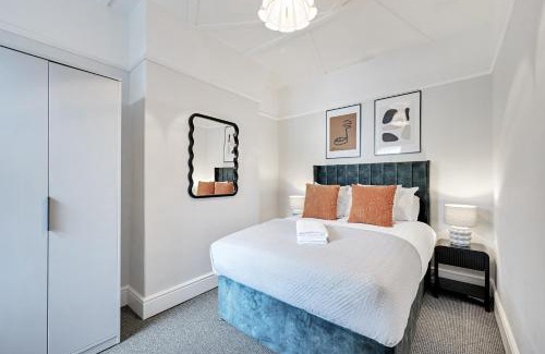 Bootle House | Balfour House - Air Host & Stay - Sleeps 8, free parking