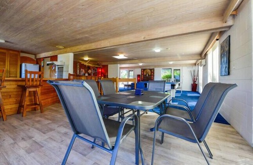 Lake Bunga House | BALI BREEZE LAKES ENTRANCE- Fabulous Ocean and Lake views! 5 min walk to beach