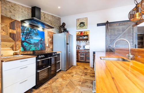 Pukehina House | Bali Vibes