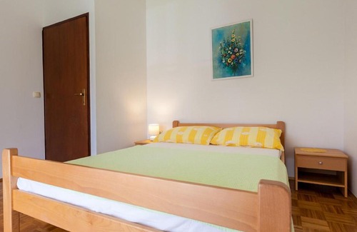Milcetici Apartment | Balmy Apartment in Malinska near Sea