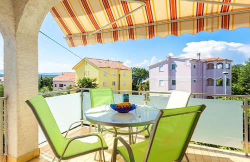 Milcetici Apartment | Balmy Apartment in Malinska near Sea