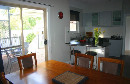 North Albury House | Banksia Cottage - An Old Charm Cottage that has been completely renovated