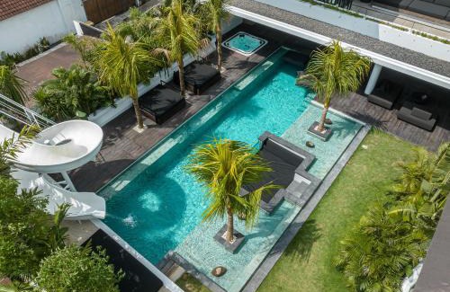 Umalas Villa | Barabuda - Impressive 6-Bedroom Villa with Jacuzzi and Slide!