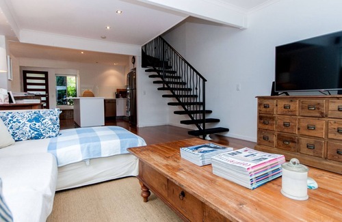 Noosaville House | Barbados Noosa - Walk to Noosa River, Shops, Cafes