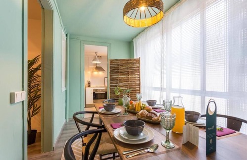 La Nova Esquerra de l'Eixample House | Barcelona City Club Building! Several units perfect for big groups!