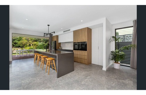Casuarina House | Barefoot Beachfront @ She Oak - Beachfront 5bed home
