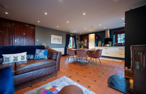 Glasgow Cottage | Barraston Farm - a cottage that sleeps 16 guests in 7 bedrooms