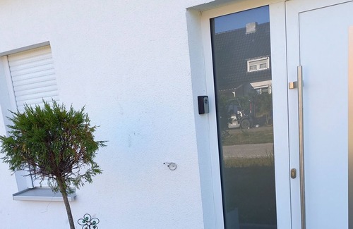 Adelheidsdorf House | Barrier-free house with terrace and free parking space