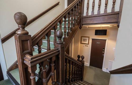 Crawley Hotel | Barrington Lodge