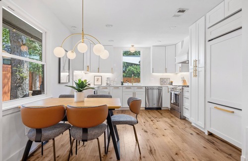 Barton Hills House | Barton Hills Getaway + Patio - Juniper!