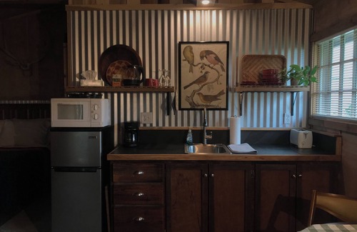 Grottoes Apartment | "Basecamp".Cozy, studio apt. Private, quiet community. Near SNP and JMU.