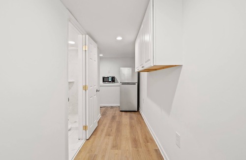 Park View Apartment | Basement Unit 1-bedroom with AC and WiFi in beautiful Washington