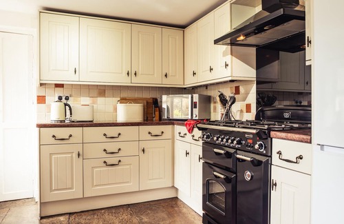 Haltwhistle Cottage | BASTLE HOUSE, pet friendly, with open fire in Haltwhistle