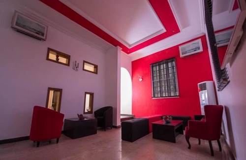 Ofin House | Bates Place Apartments