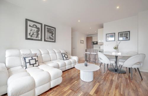 St. Mary's Park Apartment | Battersea Reach Luxury Riverside Apartment