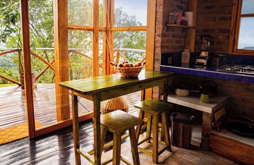 San Francisco Cabin | Baumhaus Vista/Cabaña rústica con jacuzzi privado