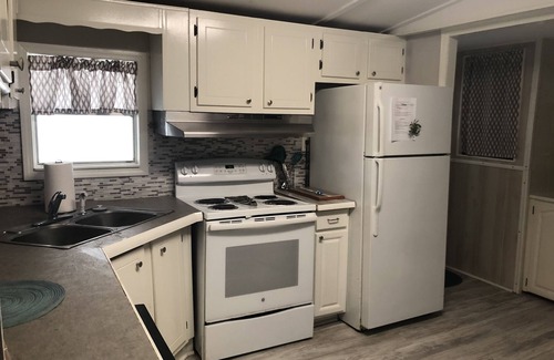 Crawfordville House | Bay, Beach, Pool, Fishing, Golf Cart!