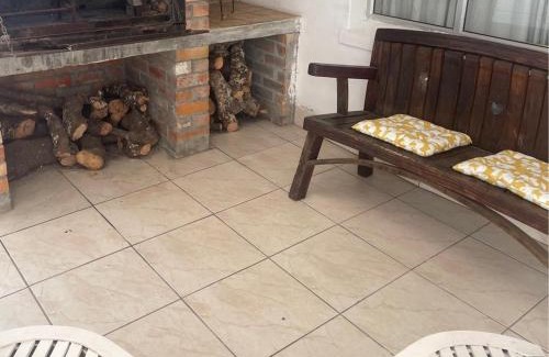 Gordons Bay Central House | Bay Breeze Guesthouse Selfcatering