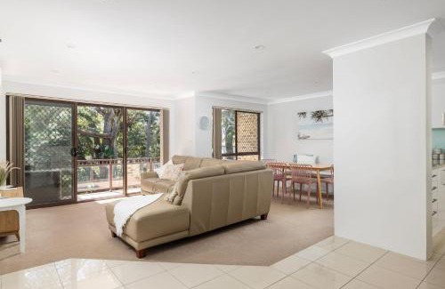 Nelson Bay House | 'Bay Parklands' Close to Waters Edge