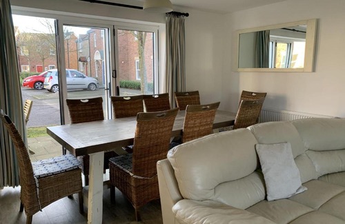 Filey House | Bay Tree House - The Bay Filey, sleeps 9, 2 dogs welcome