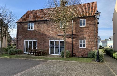 Filey House | Bay Tree House - The Bay Filey, sleeps 9, 2 dogs welcome