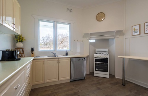 Albany House | Bay Vista Cottage by the BnB Collection