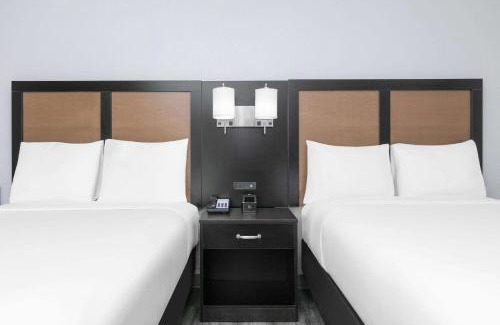 North Loop Hotel | Baymont by Wyndham Austin University Area