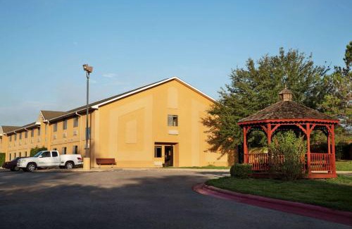 Hearne Hotel | Baymont by Wyndham Hearne