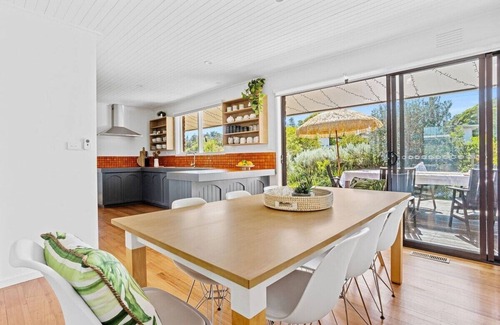 McCrae House | Bayside Retreat - 100m Beach, Games Room