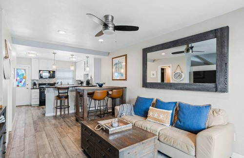 Crown Point Condo | Bayside Villa - 2BR Beach Front Free Parking