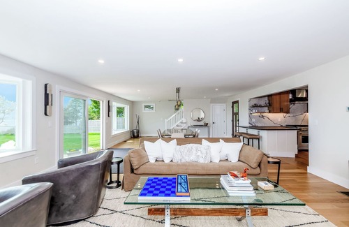 Wareham House | BAYVIEW New! 3BR/3 FB Sandy Beachfront Oasis w/views over Buzzards Bay to Cape!