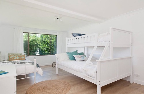 Soldiers Point House | Baywatch - Beachfront Bliss Executive Home