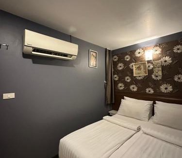 Chana Songkhram House | BB House Phra Athit