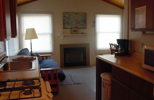 South Haven Cottage | BEACHFRONT ,PRIVATE BEACH,CLOSE TO TOWN