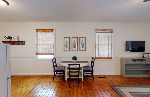 Osage Beach House | Beach Access to Ozark, Visit the Cottage on Valley Road!