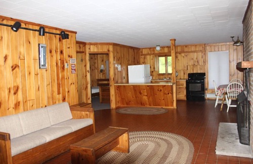 Indian Lake Cabin | Beach - Family & Pet Friendly - Adirondack Cabin