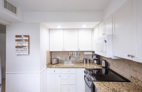 Seven Mile Beach Condo | Beach Front Apartment with Stunning Ocean View