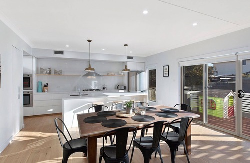 The Entrance North House | Beach Haven on Hutton