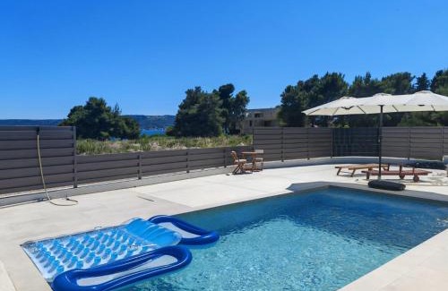 Kastel Stafilic Villa | Beach Haven house with pool and Jacuzzi