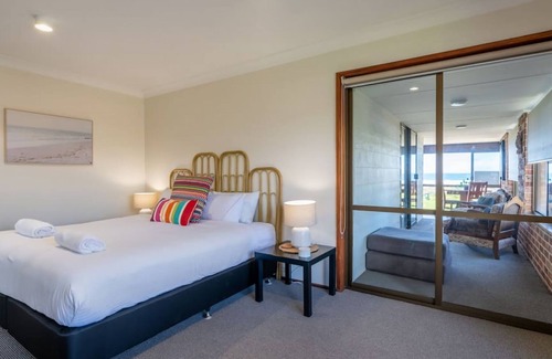 Kiama Downs House | Beach House on Jones Beach